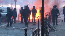 Parigi, tensioni intorno a centro curdo, polizia usa lacrimogeni