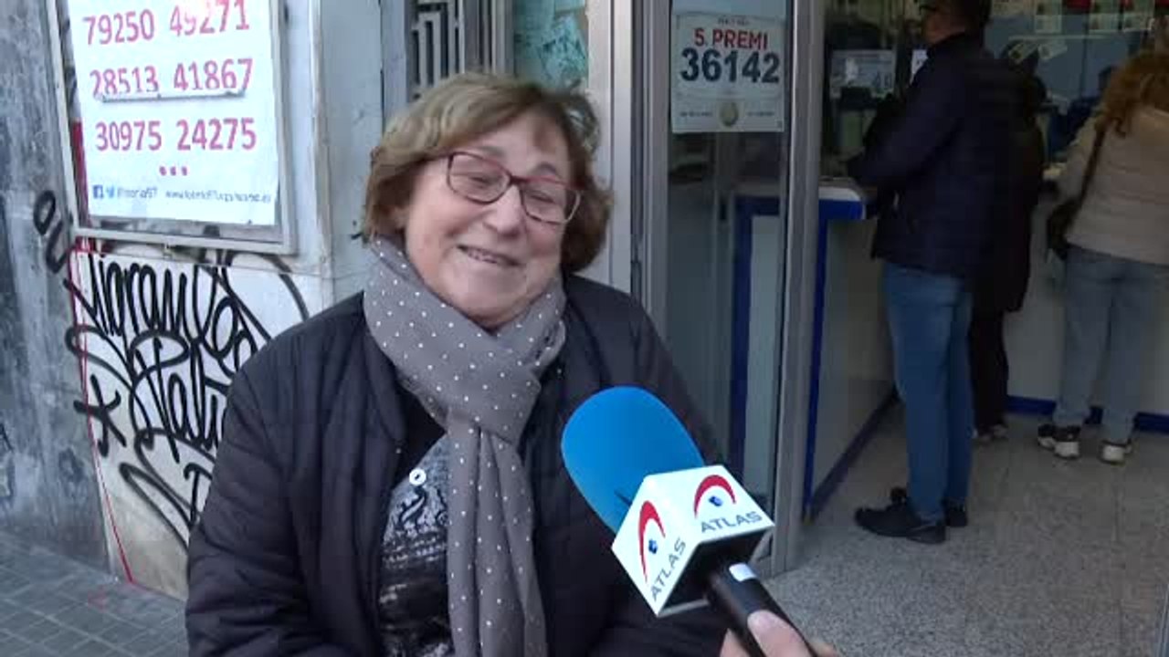 Muchos afortunados se acercan hoy a cobrar sus décimos de lotería