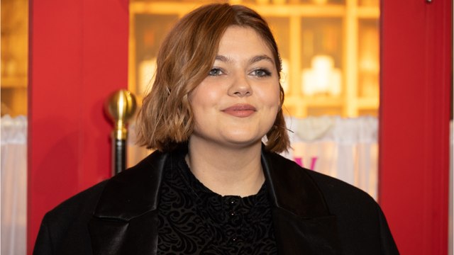 Voici - Tu te fais du mal et tu ne veux plus vivre : Louane lit une lettre bouleversante à la jeune fille qu'elle était