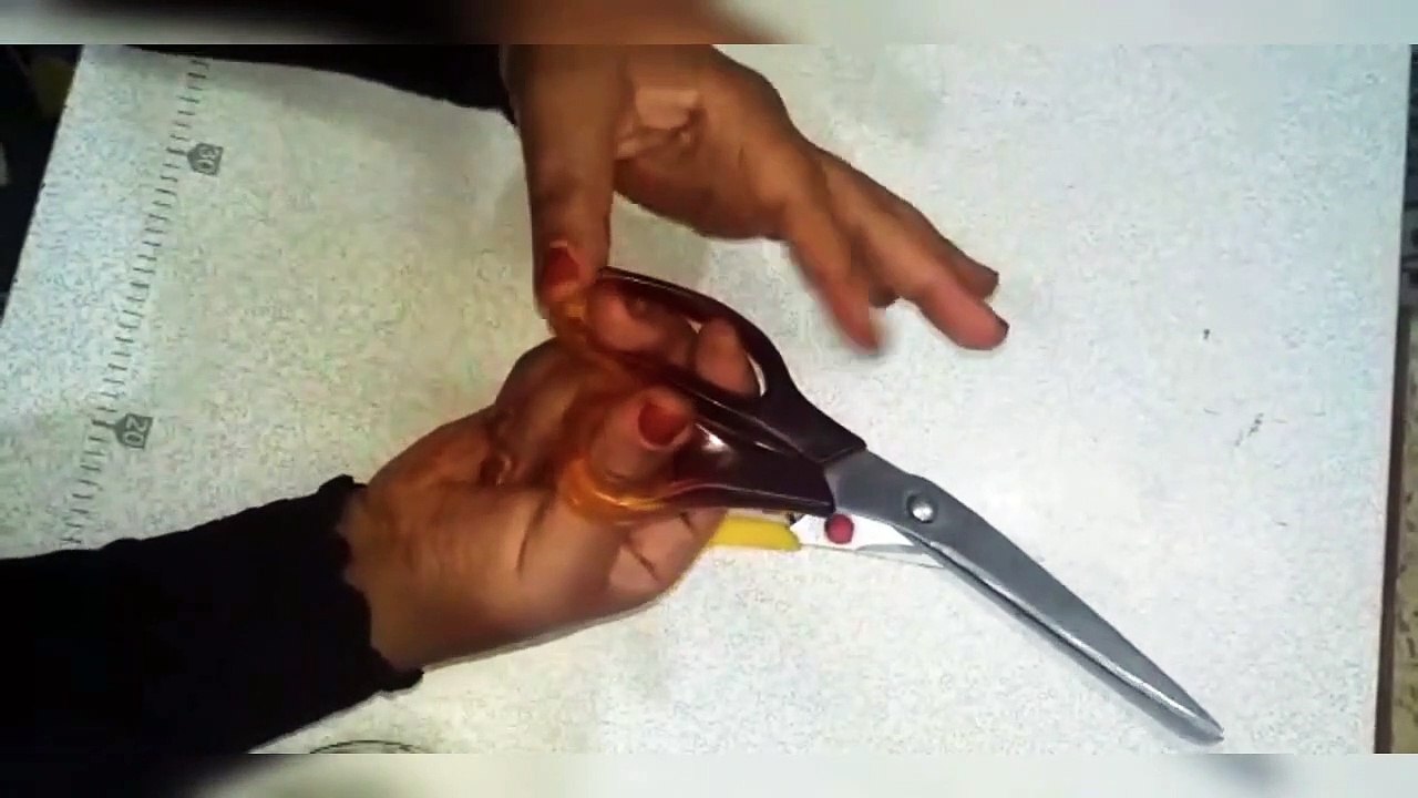 درس الخياطة  مع أستاذة الخياطة  في مركز التكوين المهني الدرس الاول