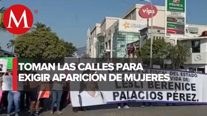 Manifestantes bloquean avenida Costera en Guerrero por desaparición de Lesli y Karina