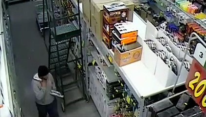 Irá preso por robar un martillo y cuchillos en un supermercado