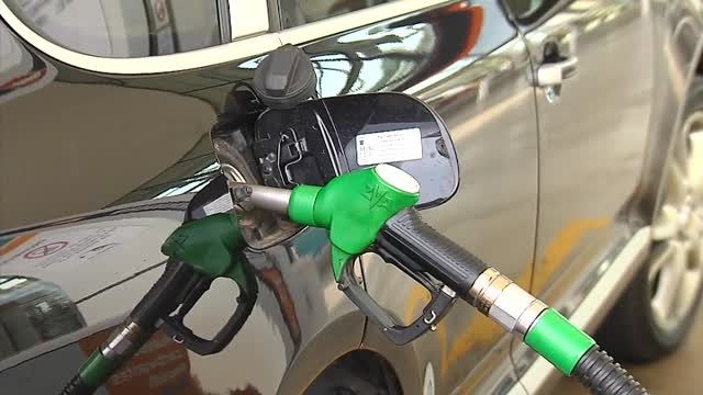 El Gobierno decide mañana si mantiene el descuento de 20 céntimos del combustible