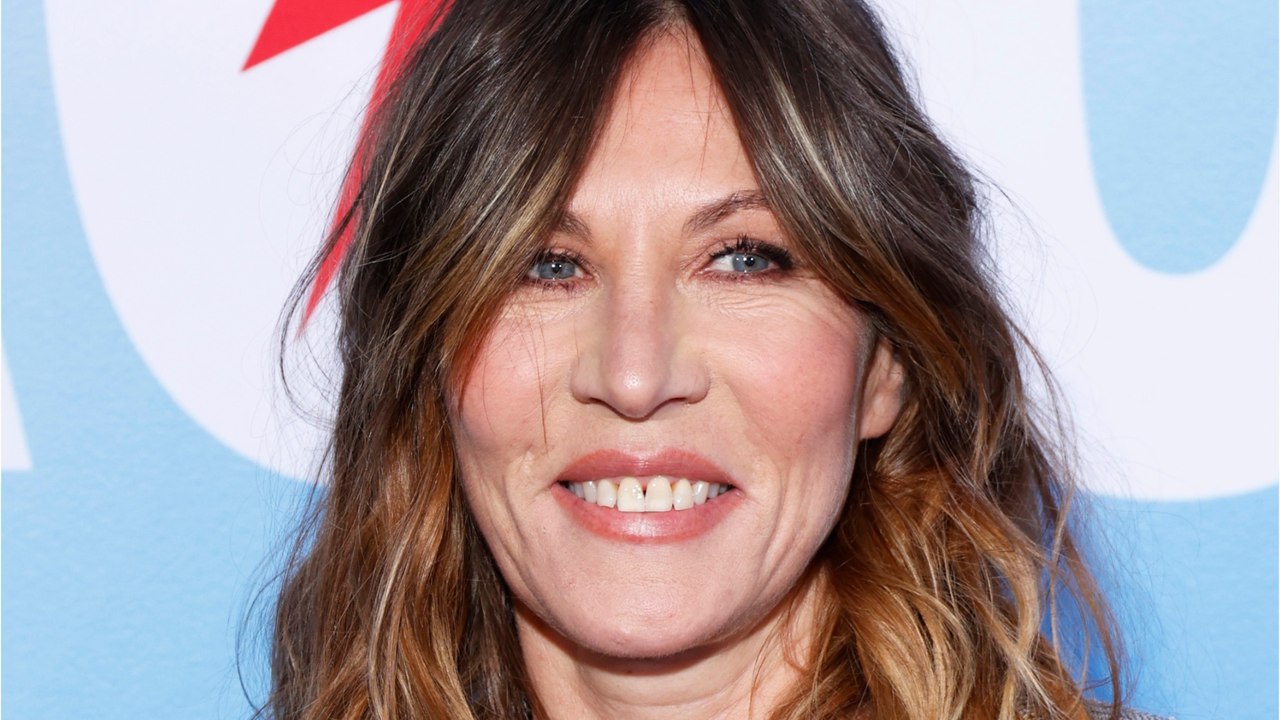 GALA VIDEO - Mathilde Seigner en couple avec Mathieu Petit “lui dans Sud, moi à Paris” : “C’est encore mieux”