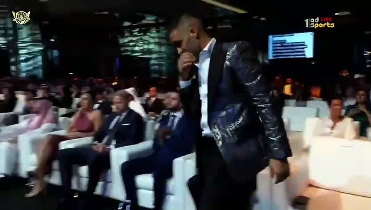 لحظات تتويج عبد الرزاق حمد الله و أشرف حكيمي بجوائز گلوب سوكر