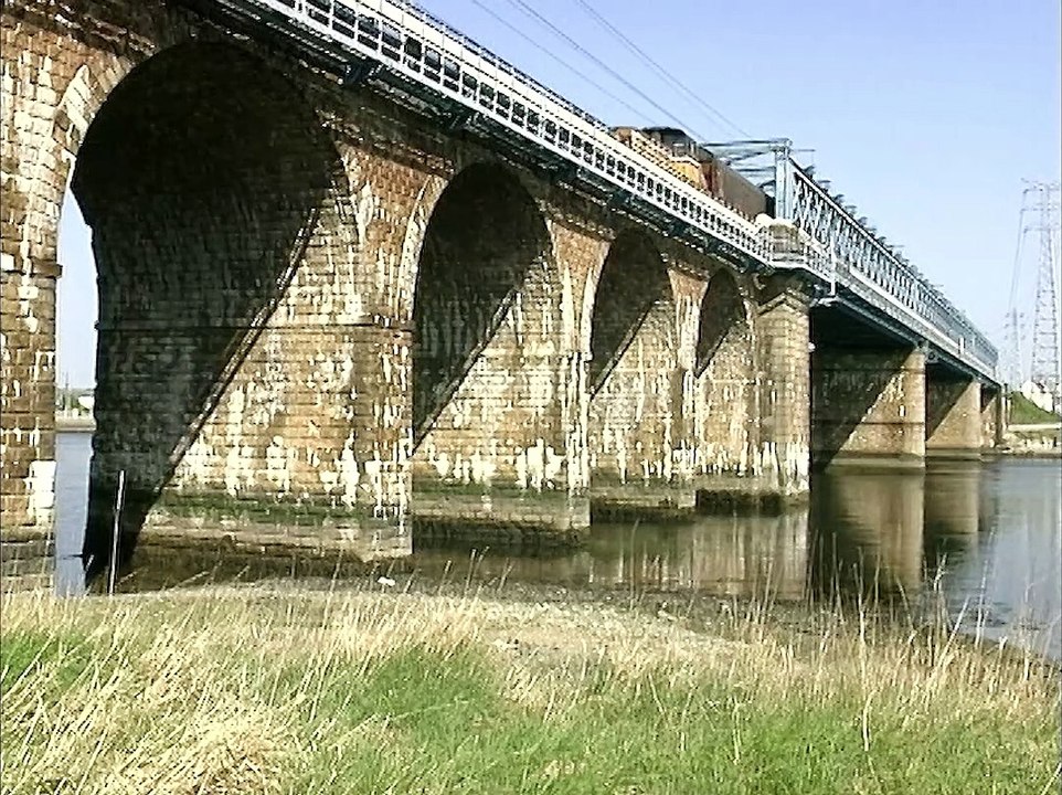 1997 Lorient, Le viaduc ferroviaire au dessus du Scorff * Trigone Production