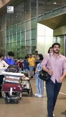 एयरपोर्ट पर Shahid Kapoor-Kriti Sanon का अनोखा अंदाज