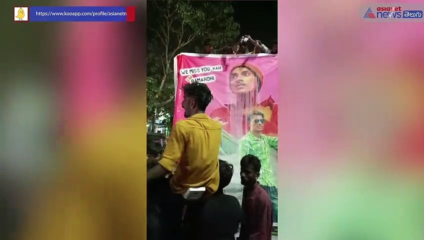 విశాఖలో నడిరోడ్డులో మారణాయుధాలతో  రౌడీ షీటర్ హల్ చల్ 