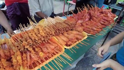 Belle fille birmane vous invite à partager le déjeuner avec elle