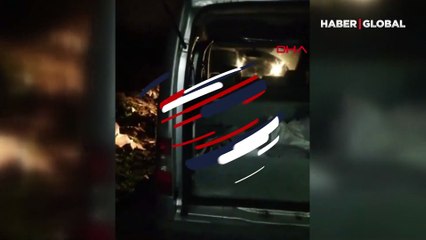 İstanbul Sultangazi'de iki kişi boş arazide at keserken yakalandı