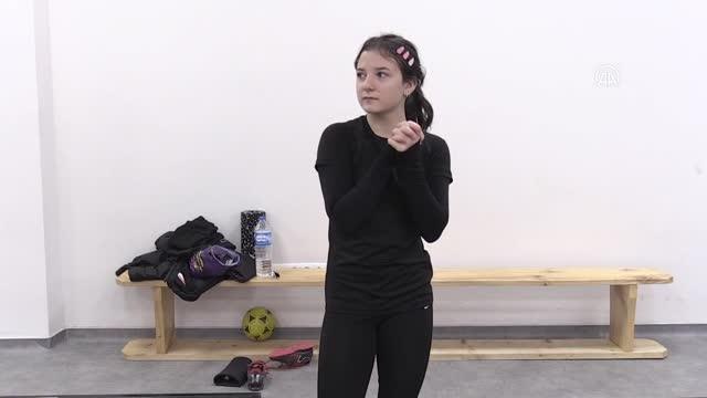 Milli halterci Aysu Bektaş, dünya ve Avrupa şampiyonu ablasının izinden gidiyor