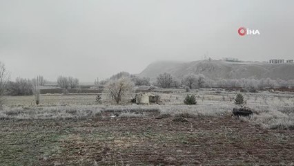 Sivas'ta etkili olan yoğun sisin çekilmesi ile ortaya çıkan kırağı böyle görüntülendi