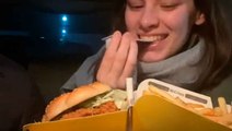 Truque de como comer um combo do McDonalds no carro viraliza no TikTok