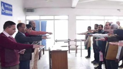 सिंगरौली: सुशासन दिवस पर दिलाई गई शपथ, अधिकारी कर्मचारी रहे मौजूद