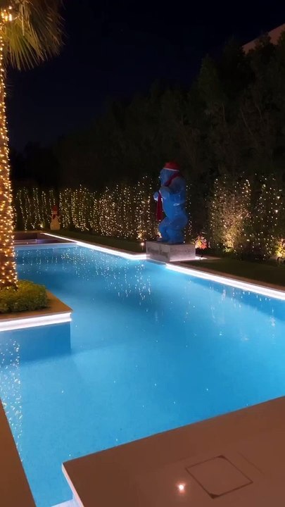 Nabilla dévoile encore ses décorations de Noël