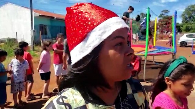 Evento de Natal leva alegria para as crianças do Bairro Veneza em Cascavel