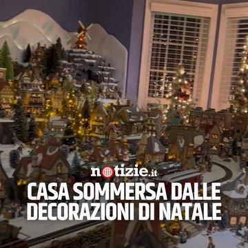 Casa sommersa di decorazioni natalizie: l'incredibile video