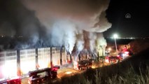 Tuzla'da geri dönüşüm tesisinde yangın: Ekiplerin müdahalesi devam ediyor