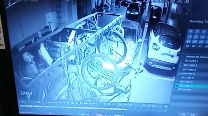 Bandidos invadem condomínio e levavam quatro bicicletas durante a madrugada