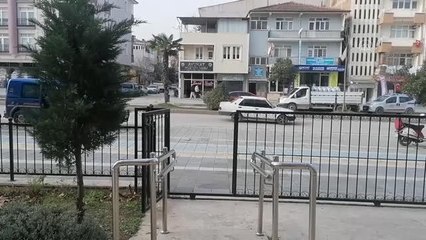 Keserle bir kişiyi yaralayan baba ile oğlu tutuklandı