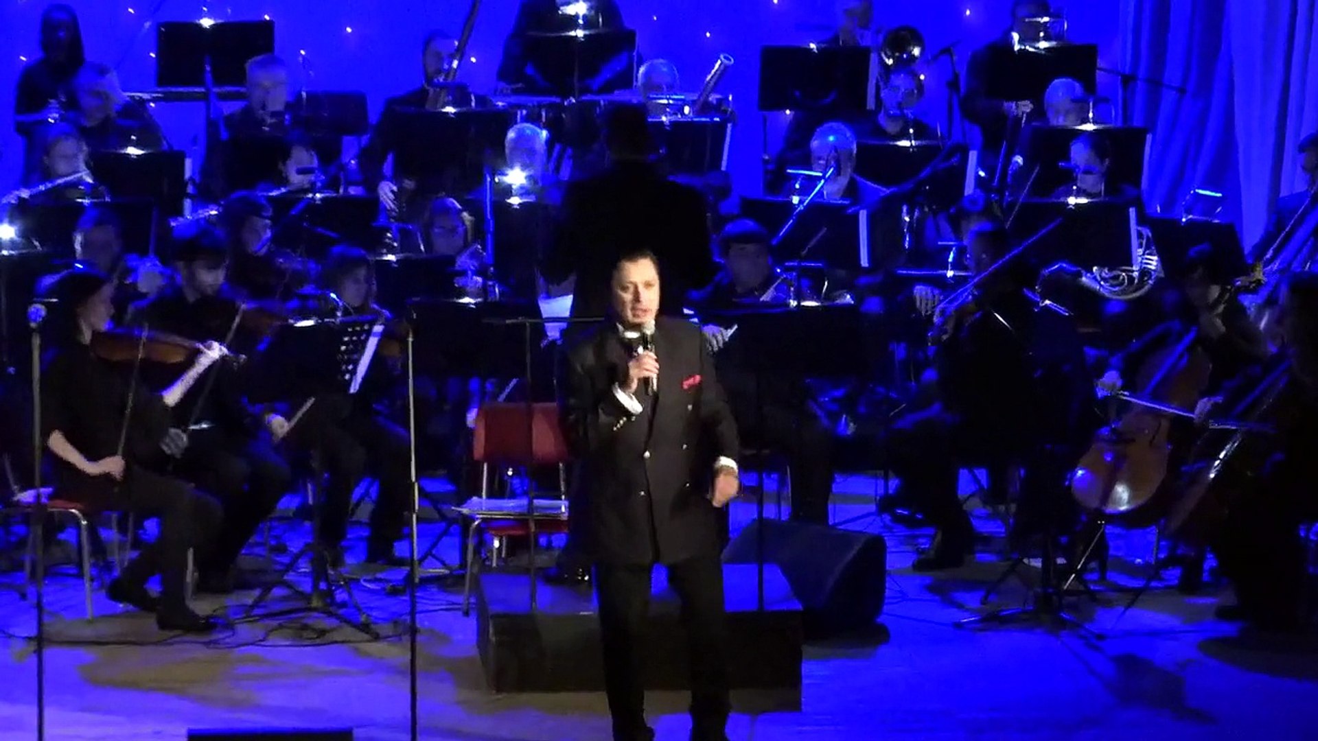 ⁣Let it Snow, пее Васил Петров