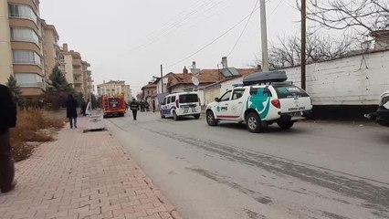 Konya'da kısmen çöken kullanılmayan ev ekiplerce yıkıldı