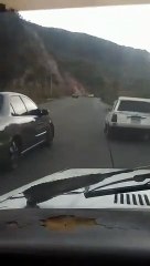 Graban impactante colisión entre vehículo y taxi fuera de control en la Cuesta El Chile