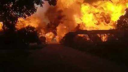 남아공서 가스 트럭 대형폭발 사고로 9명 사망 / YTN