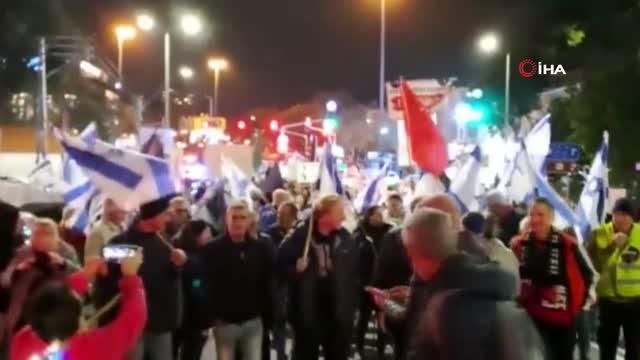 İsrail'de hükümet karşıtları sokağa çıktı