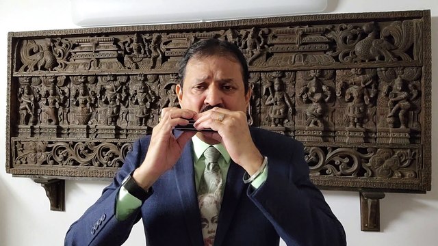 Aari aa Jaa Nindiya tu le chal kahi-Film Kunwara Baap 1974 on Harmonica Live Performance by Mukund Kamdar