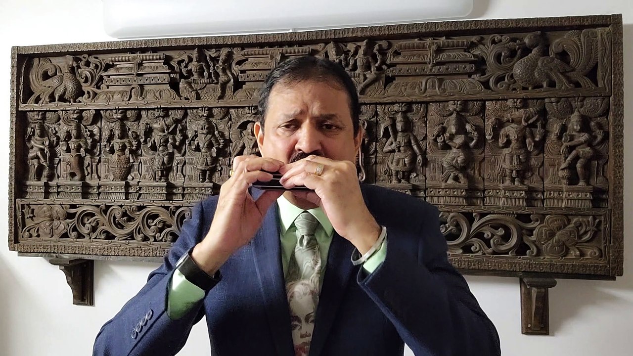 Aari aa Jaa Nindiya tu le chal kahi-Film Kunwara Baap 1974 on Harmonica Live Performance by Mukund Kamdar