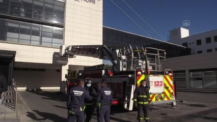 Noel Baba kostümlü itfaiyeciler Kolombiya'daki Çocuk Hastanesi'ni ziyaret etti