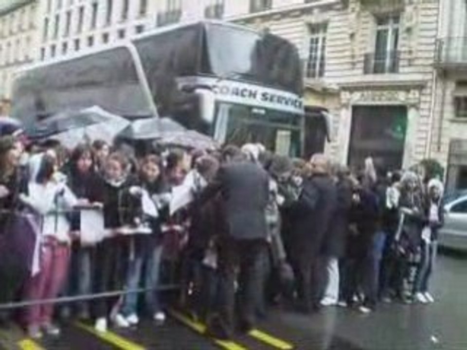 Hôtel TH . PARIS [09.03.2008] Arrivée du Tour-Bus x')
