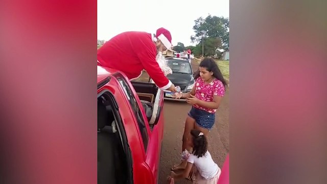 Pescadores, guardas, grupos de amigos; diversas pessoas alegraram crianças na tarde de hoje (24)