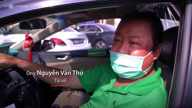 TRUNG TÂM ĐĂNG KIỂM QUÁ TẢI, XE HƠI XẾP HÀNG GẦN CÂY SỐ CHỜ ĐẾN LƯỢT TẠI TPHCM