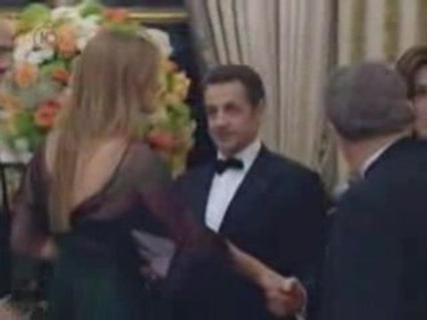 Sarko aime les beaux seins