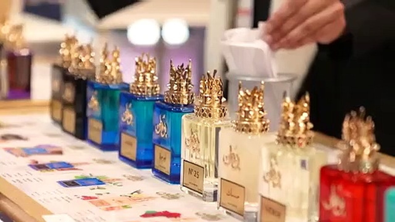 معرض العطور يقدم تجربة فريدة في التسوق واكتشاف...