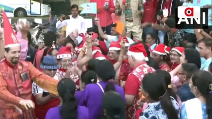 People Dance & Sing At Marine Drive In Mumbai Celebrates Festival Of Christmas