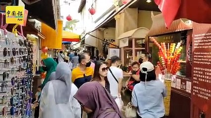 怡市假日到现人潮        商家生意增50%