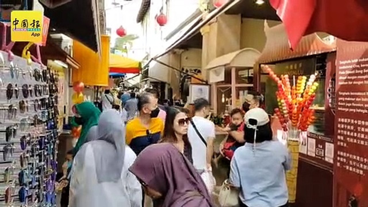 怡市假日到现人潮        商家生意增50%