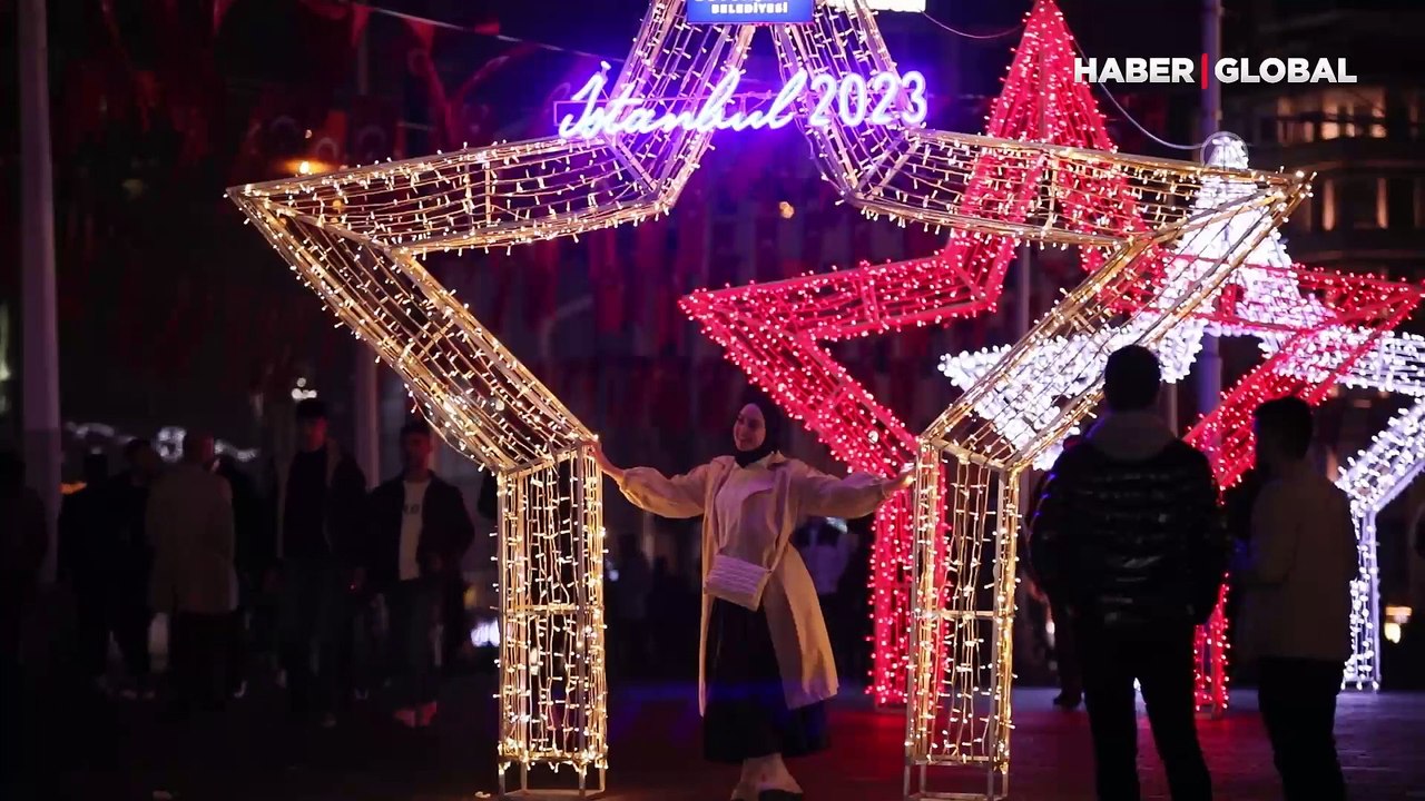 İstanbul'da yeni yıl heyecanı: Sokaklar yılbaşı için ışıklandırıldı!