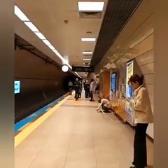 İstanbul'da metroda herkesin içinde tuvaletini yaptı!
