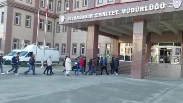 Sahte arkadaşlık sitesi kurup vatandaşı dolandıran çeteye Saklambaç operasyonu: 11 gözaltı