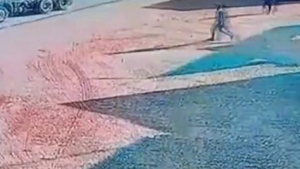 शिवपुरी : ATM बदलकर खाते से रु 43 हजार उड़ाए, CCTV में कैद वारदात