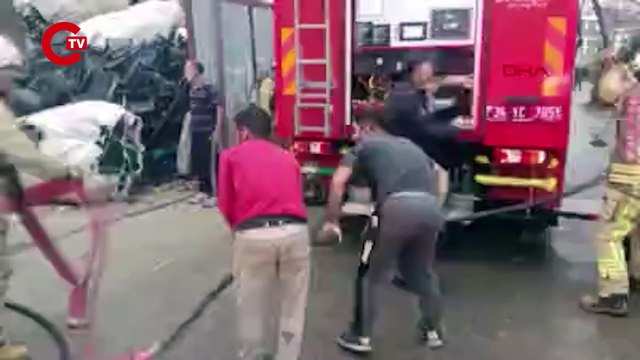 Maltepe'de geri dönüşüm tesisinde işçilerin kaldığı konteynerde yangın