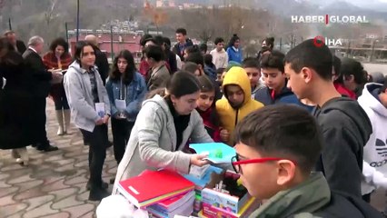 'Eşekli Dostoyevski' Anadolu’yu gezip kitap dağıtıyor