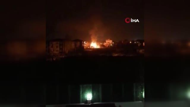 Alev topuna dönen ahır itfaiye ekiplerince söndürüldü, 1 hayvan telef oldu