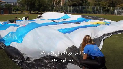 عرض أكبر قميص "ميسي" قابل للنفخ في العالم على ملعب لكرة القدم في كولومبيا