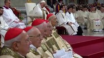 Papst erinnert in Christmette an Kinder in Krieg und Armut
