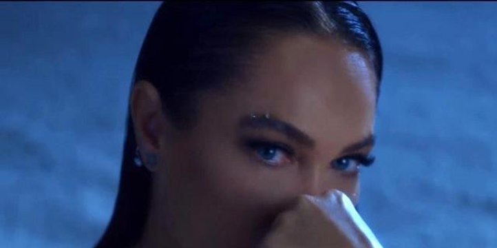 Hülya Avşar, çok konuşulan klibi hakkında ilk kez konuştu: Çıplaklık hissi veriyor olabilir